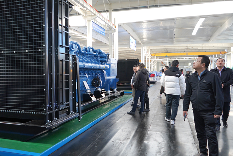 中電協(xié)會員參觀山東華力機電發(fā)電機組生產(chǎn)車間